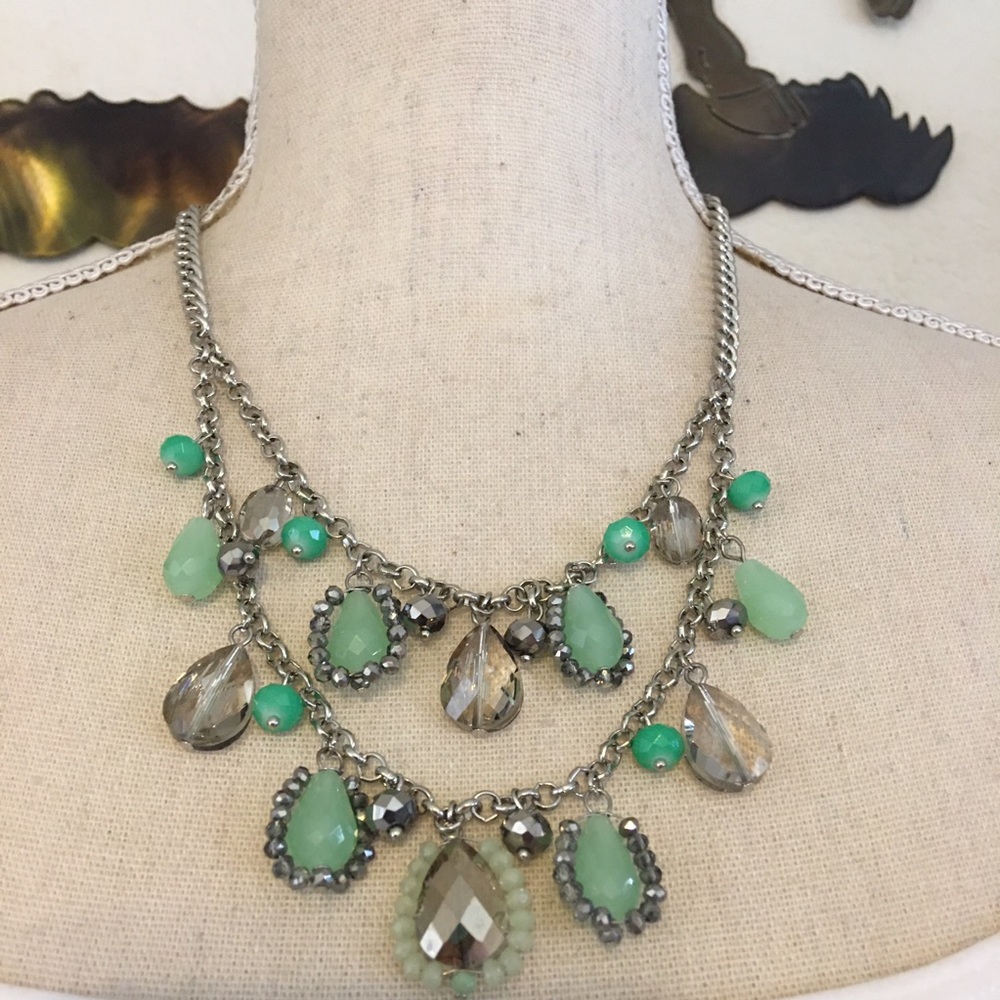 Vera Wang green sparkle chandelier style necklace